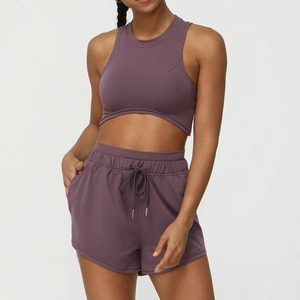 Conjunto de sujetador deportivo y shorts de yoga para mujer al por mayor personalizado - Sujetador deportivo ajustado con espalda cruzada y shorts de cintura media, tela transpirable de secado rápido para - Product Image 3