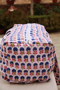 Bolsa de lona acolchada de algodón hecha a mano, interior espacioso con asas cómodas, ligera, duradera y elegante para viajes y gimnasio. - Product Image 2