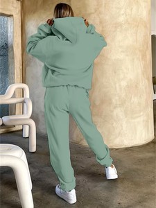 Ensemble de survêtement unisexe en polaire vert décontracté pour l'hiver, avec sweat à capuche zippé intégral et pantalon de jogging imprimé en relief - Product Image 3
