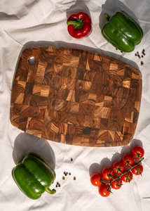 Planche à découper ovale en teck naturel - Planche de préparation alimentaire à carreaux avec trou de suspension - Product Image 3