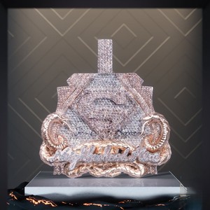 Magnifique pendentif en argent sterling 925 plaqué rhodium avec logo personnalisé hip-hop VVS, lettre dragon, pour moissanite éblouissante certifiée - Product Image 1