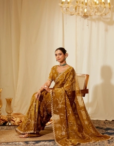 Sari de satén bordado estilo Bollywood KV (color mostaza) - Product Image 3