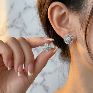 Hong Kong Jewelry's High Quality 18K White Gold Stud Earrings Romantic Vintage Design Diamond Women's Flower Shape Wedding - Product Image 4