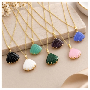 Collar con Colgante Ajustable de Piedras Preciosas Naturales (Calcedonia, Ónix, Ágata, Amatista) Talladas a Mano en Forma de Concha, Bañado en Oro de 18k, para Fiesta - Product Image 1