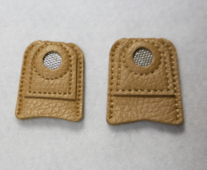 AA0248 Grand protège-doigt en cuir - Patch en cuir à coudre avec insert en maille métallique, style simple, durable, pour outil de maroquinerie - Product Image 1