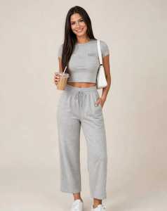 Conjunto Deportivo Casual para Mujer, Camiseta Corta 2 en 1 y Pantalones Deportivos hasta el Tobillo, 100% Algodón Gris - Product Image 1