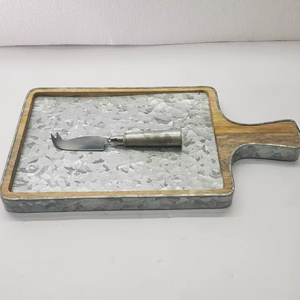 Tabla de cortar de madera y resina con diseño único, tabla de cortar con incrustaciones de resina, tabla de quesos de madera, tabla de quesos a un precio muy asequible - Product Image 1