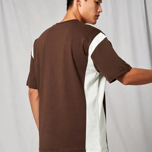 เสื้อยืดคอกลมแขนสั้นผู้ชาย สีน้ำตาลขาว ตัดต่อสี ทรงปกติ สไตล์ลำลอง ผ้าถัก 100% คอตตอน ระบายอากาศได้ดี - Product Image 4