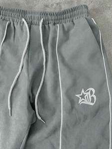 Conjunto de Pantalones y Chaqueta de Manga Larga con Estampado Minimalista Unisex, Diseño en Contraste, Chándal Gris, Ropa Deportiva, Cuello Alto, Venta al Por Mayor - Product Image 4