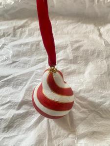 Kashmir Handmade Paper Mache Christmas Hanging Bauble Eco-Friendly Paper Mache Christmas <b>Tree</b> <b>Ornament</b> Hand-Painted Red & White - Product Image 2