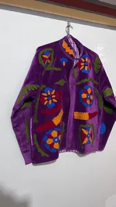 Blazer brodé artisanal, broderie florale vive jaune, rouge, bleu, vert, luxe, couche extérieure en velours royal - Product Image 2