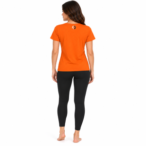Le style décontracté et frais du t-shirt pour femme le rend adapté à une tenue quotidienne, avec un tissu respirant, un confort doux et une coupe moderne et soignée. - Product Image 3