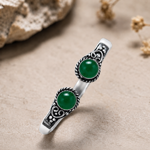 สร้อยข้อมือแบบเปิดสำหรับทุกเพศ Nature's Symphony Green Onyx Classic Bezel Set ชุบเงิน/ทอง ทำจากทองเหลือง เหมาะสำหรับเป็นของขวัญ - Product Image 4