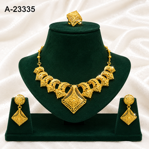 ชุดเครื่องประดับทองคำทรงเรขาคณิต ชุบทอง 24K สร้อยคอ ต่างหู แหวน ประดับเพชรซิร์คอน สำหรับผู้หญิง เหมาะสำหรับงานแต่งงาน - Product Image 1
