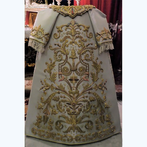 Chasuble moderne respirante personnalisée en ivoire avec broderie dorée et bordure en dentelle, vêtement liturgique pour prêtre catholique, robe d'église XXL - Product Image 2