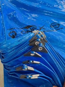 Bâche bleue robuste imperméable pour extérieur avec œillets et cordes - Product Image 1