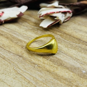 Nouvelle bague géométrique triangulaire très demandée, minimaliste en laiton, plaquée or 18 carats pour homme, design géométrique simple, vente en gros/OEM/ODM - Product Image 6