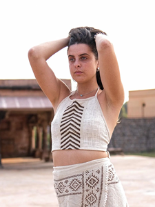 Haut court en coton Khadi fait main à col halter avec motif chevron imprimé à la main, idéal pour l'été, style bohème - Product Image 2