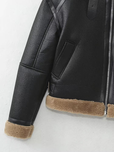 Chaqueta de Motera de Piel Genuina para Mujer - Cuero Negro con Solapa de Piel Crema y Cremallera, Chaqueta Bomber Cálida para Invierno, MOQ Bajo - Product Image 4