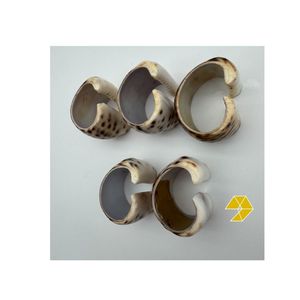 Ronds de serviette en coquillages - Lot de 5 - Décoration de table côtière - Supports de serviette en coquillages à pois marron - Offre spéciale à prix réduit - Livraison express - Product Image 3