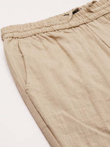 Shorts d'été pour homme en satin de coton beige, coupe classique - Product Image 5