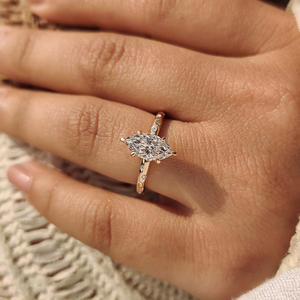 Anillo de compromiso clásico de oro macizo con diamante marquesa cultivado en laboratorio, banda pavé y engaste de 6 garras, regalo de joyería para mujer - Product Image 5