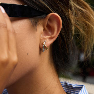 Pendientes de botón chapados en oro de 18 quilates de dos tonos al por mayor - Product Image 6