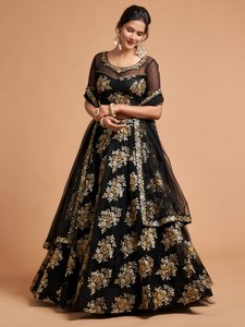 Ensemble Lehenga simple en tulle noir brodé Zari, longueur ras du sol, robe de mariée florale, tenue de réception, dupatta transparent, tenue de soirée - Product Image 1