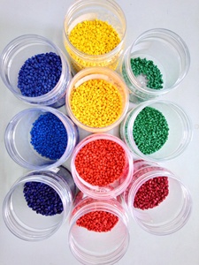 Mélange-maître compétitif de couleur en plastique d'usine du Vietnam pour le raphia tissé de moulage par injection de sac à provisions de catégorie de film PE/PP/PS/ABS. - Product Image 2