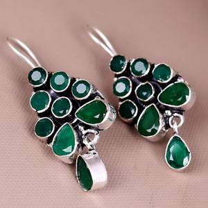 Boucles d'oreilles pendantes en argent oxydé, style bohème tribal ethnique, motif floral, avec grappe de pierres vertes, bijoux vintage pour festival - Product Image 4