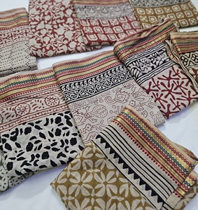Sarong en coton imprimé à la main avec bordure Jari, paréo indien léger pour la plage, style bohème, idéal pour les vacances et les stations balnéaires - Product Image 1