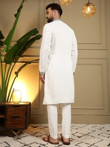 Kurta Pyjama élégant pour homme en viscose et soie blanche avec broderie et travail de sequins - Product Image 5