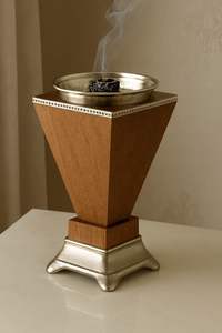 Quemador de Incienso Religioso Ecológico de Madera Natural con Incrustaciones Metálicas, Elegante Mubkhar Hecho a Mano, Moderno Madkhan de Primera Calidad - Product Image 5