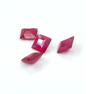 Rubis naturels de Bangkok, carrés calibrés de 4 mm, pierres précieuses de rubis naturelles facettées, prêtes à l'emploi pour la fabrication de bijoux - Product Image 1