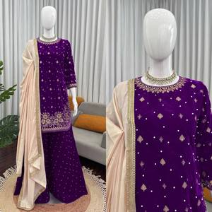 Ensemble Sharara en velours violet pour femmes, Salwar Kameez brodé avec Dupatta, tenue traditionnelle pour fêtes et mariages - Product Image 4