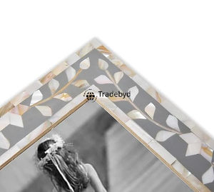 Marco de Fotos Elegante con Incrustaciones de Madreperla Hecho a Mano por Tradebyd - Product Image 4