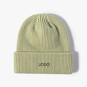 Gorro de punto personalizado con puño de tela acrílica, estilo urbano, con etiqueta tejida y logotipo, gorro de invierno suave para hombre, logotipo bajo demanda. - Product Image 1