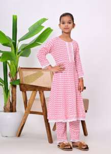 Salwar Kameez Moderno de Alta Calidad para Niñas, Estampado Floral Verde, Algodón Elástico, Largo hasta el Suelo, Protección Solar, Secado Rápido - Product Image 3