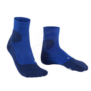 Chaussettes de sport hautement élastiques conçues pour l'entraînement en salle de sport, la course à pied et un confort amélioré lors de la tenue prolongée. - Product Image 3