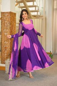ชุดเดรส Anarkali ดีไซน์หรูหราสำหรับผู้หญิง ผ้าจอร์เจตต์เทียม พิมพ์ลายดิจิทัล พร้อมกางเกงและผ้าคลุมไหล่ - Product Image 3