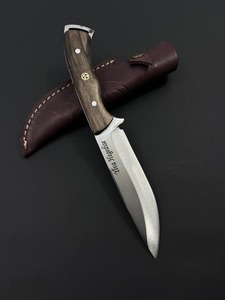 Cuchillo de caza hecho a mano con hoja fija de acero inoxidable tipo Drop Point, mango de madera, grosor de hoja de 0.6 mm, funda de cuero marrón. - Product Image 4