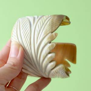 Brazalete de Cuerno de Búfalo Tallado, Artesanía Natural, Coleccionable, Tema de la Naturaleza, Joyería Hecha a Mano - Product Image 3