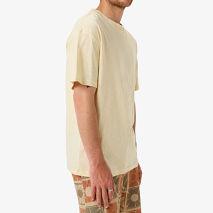 เสื้อยืดผู้ชายทรงโอเวอร์ไซส์ สีครีม ผ้าฝ้าย แขนสั้น คอกลม ลำลอง สีพื้น ผ้าเจอร์ซีย์ถัก ทรงพอดีตัว - Product Image 3