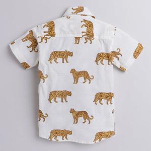 เสื้อครึ่งแขนลายจุดพิมพ์เสือดาว-สีขาว - Product Image 2
