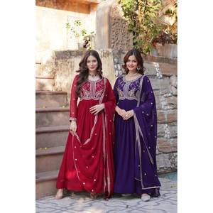 Robe trapèze en mousseline multicolore avec broderies de paillettes et de perles pour les occasions festives - Product Image 1