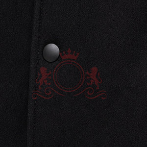 Chaqueta Letterman Negra y Roja de Primera Calidad, Diseño de Rayas en Contraste, Tela Suave, Estilo Casual - Product Image 5