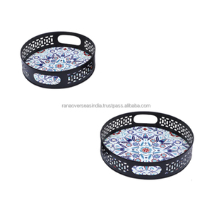 Plateau rond en fer élégant de qualité supérieure avec impression émaillée idéal pour servir du thé, du café et plus disponible dans des designs étonnants - Product Image 4