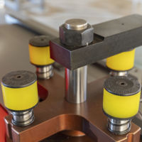 Machine de traitement de barres omnibus CNC 3 en 1, machine de poinçonnage, de découpe et de pliage de barres omnibus en cuivre et aluminium pour la production d'appareillage électrique