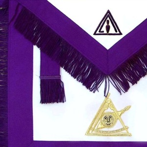 Tablier de Cérémonie Franc-Maçon de l'Excellente Confrérie des Anciens Maîtres, en Grosgrain Violet avec Franges Dorées et Pompons - Product Image 2