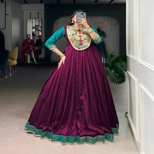 Vestido de Fiesta VASTRA COTTAGE para Mujer, Tejido de Seda Vichitra con Zari, con Encaje, Completamente Forrado y Cosido con Lona - Product Image 5